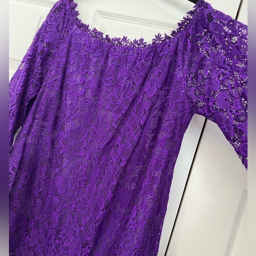 Gorgeous purple lace blouse. Short flared sleeves with scoop neck. Size XL.